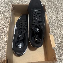 Puma Women’s Sneakers 7.5