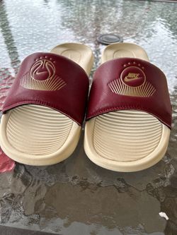 Woman’s Nike Victory One Slides Size 8