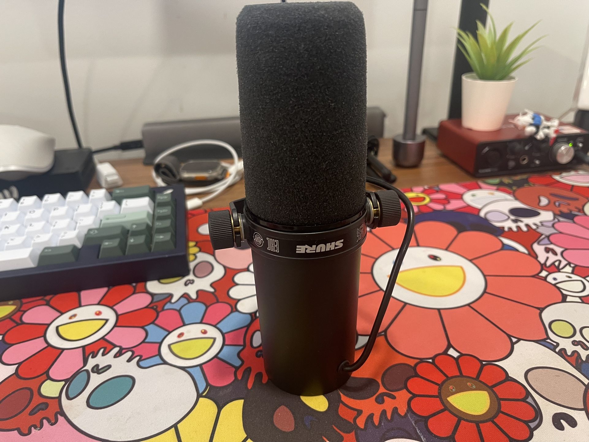 Shure SM7B Microphone + Gator Frameworks Desk Mount + Cloud lifter