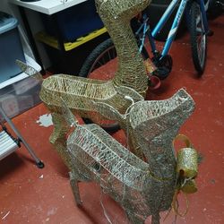 2 Christmas Deer