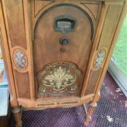 Vintage Radio And Cabinet 