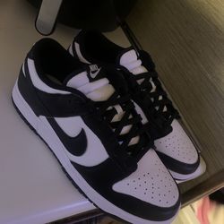 Nike panda dunks size 10.5