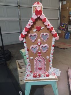 XL. Razz Imports Valentine's gingerbread house