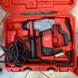 Milwaukee Electric 5/8” Rotary Hammer 