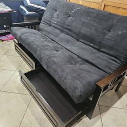 Black Futon
