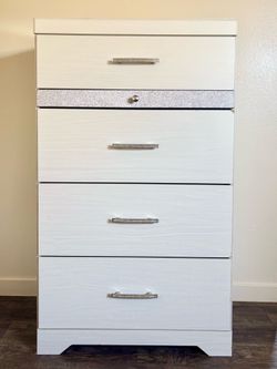 White 5-Drawer Dresser with Jewelry Organizer