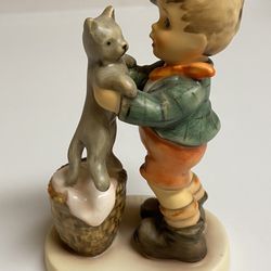 Goebel MJ Hummel figurine. “Kitty Kisses” Made in Germany. 