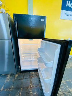 Refrigerador negro a Pagos