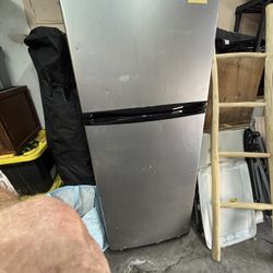 Magic Chef Refrigerator 