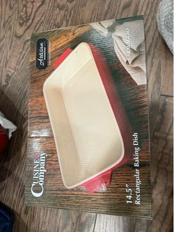 New baking dish 14.5 in