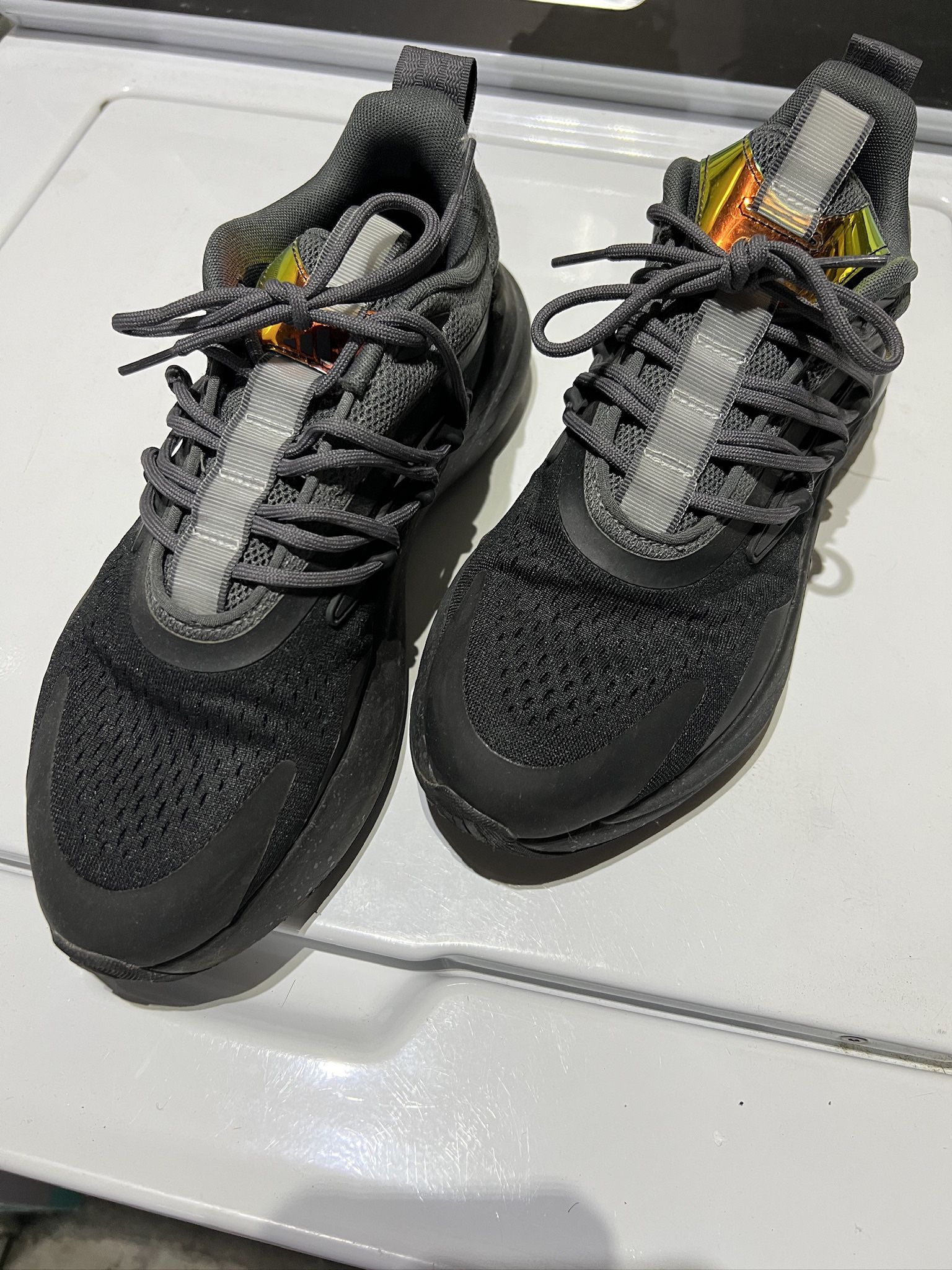 Men’s Adidas Alphaboost V2 Size 9.5