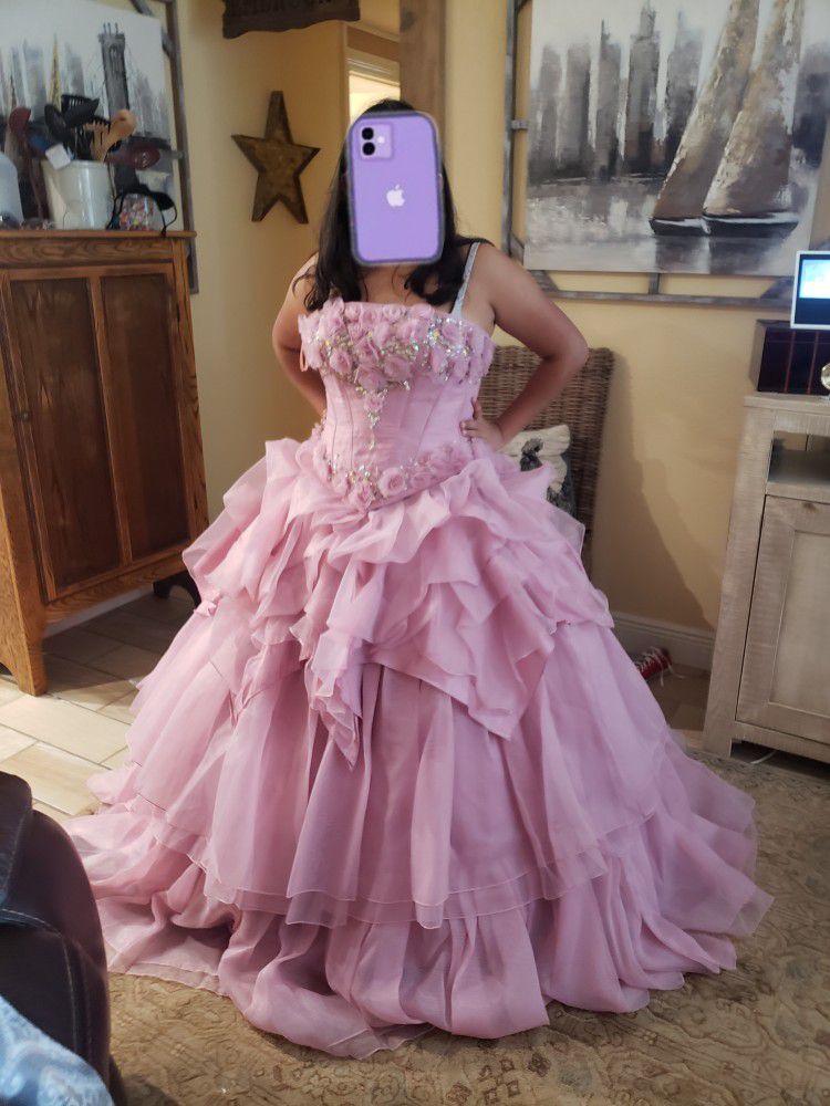 Selling Quinceanera Dresses 