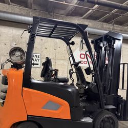 DOOSAN forklift 5000 lb ;3 stage, side shift