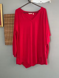 WOMENS RELAXED STYLE LONG TOP IN A RED 1X PLUS SIZE