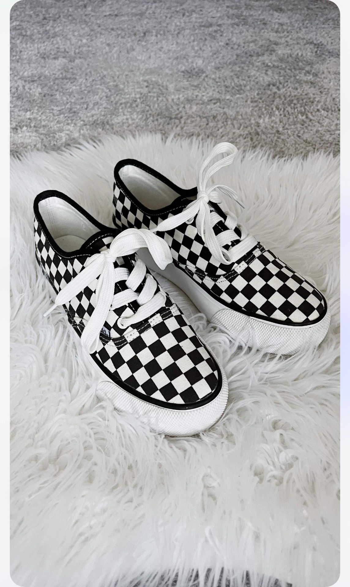 Size 4, Vans, but fits 6 womens Smoke free home   