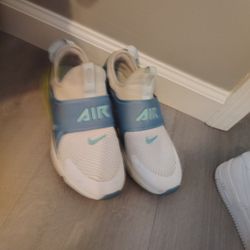 Two Shoes For Women Size 7