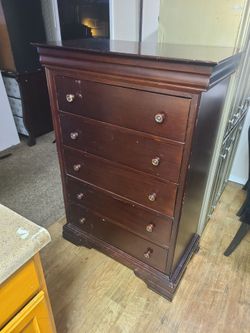 5 Drawer Dresser with Vanity Mirror