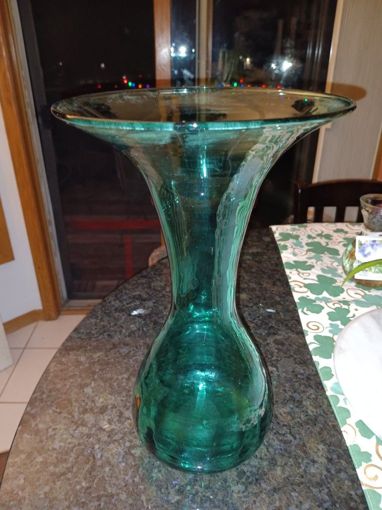 VINTAGE TALL GREEN VASE BLENKO STYLE