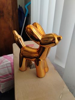 Gold balloon dog