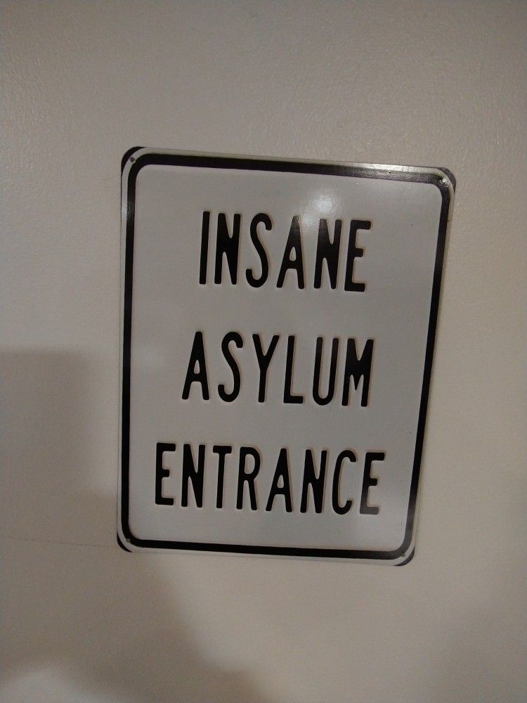 Insane Asylum Entrance sign

Tin metal material. Sturdy. Great for Halloween decorations. 

12" x 9"