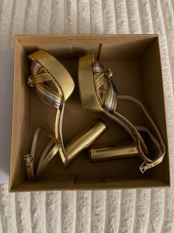 Jessica Simpson platforms