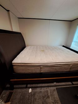 Queen Bedroom Set With Bedroom Frame And Foot Board