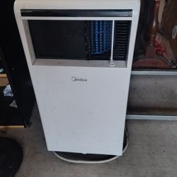 Midea 5000 BTU portable air conditioning - cools up to 150sq ft.