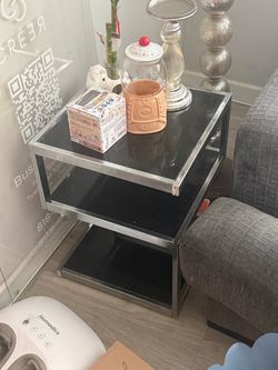 End black table