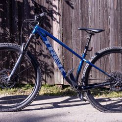 Trek Roscoe 8 Mountain Bike – RockShox 35 / Shimano Disc / 29er – Good