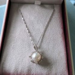 Pearl And diamond Necklace With White Gold Chain