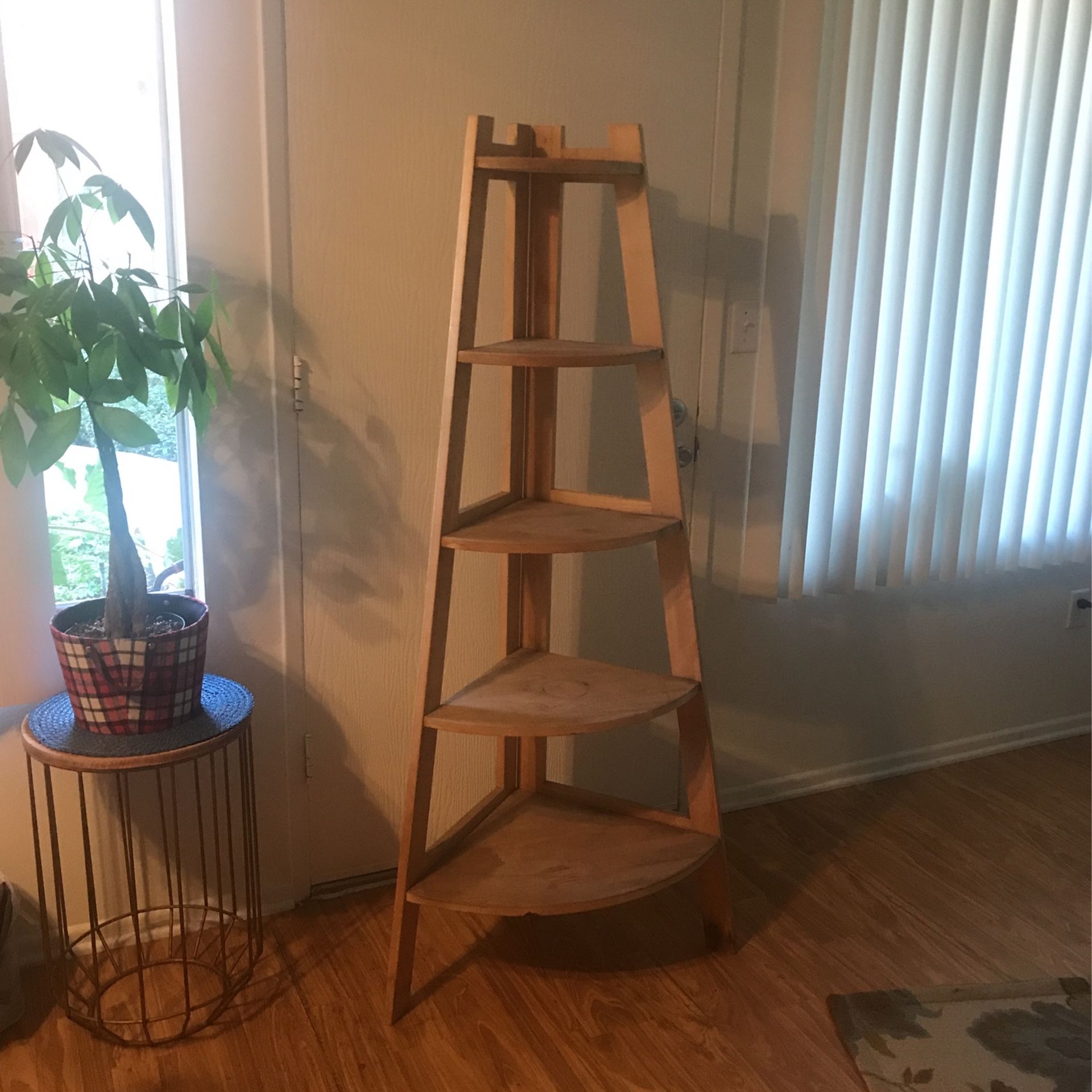 Corner Book Shelf