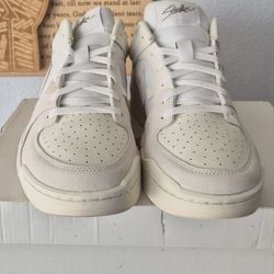 Nike White Cream Low Top Men's Athletic Sneaker Lace Up Solid