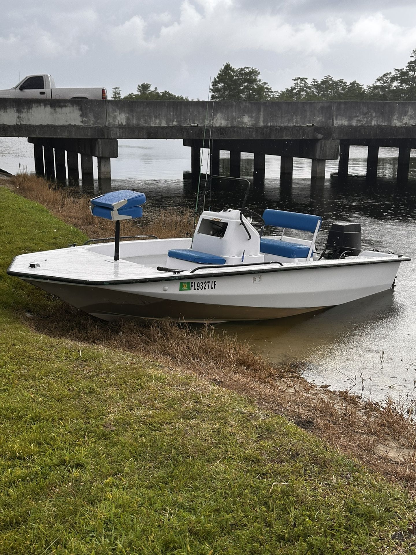 Hybrid Flats/Bay boat 17’ $3600 OBO