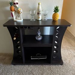 Nice bar! Buffet table?