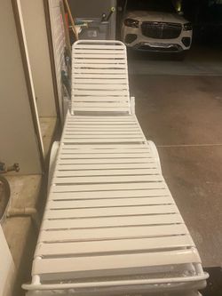 NEW Pool lounge chairs