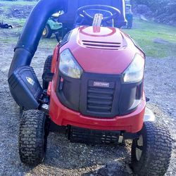 CRAFTSMAN RIDING LAWNMOWER W/42" DECK & COMPLETE BAGGING SYSTEM