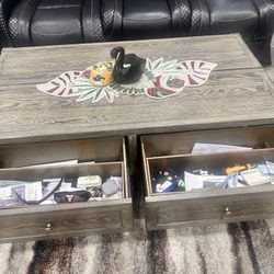 Modern Lift-Top Coffee Table – Greati Condition!