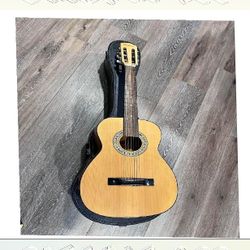 Acoustic Guitar Amazing Sound and Classic Design PM seem