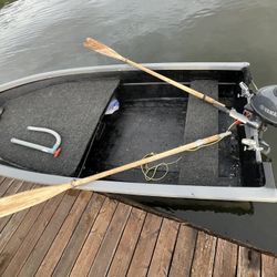 12 Foot Fiberglass Boat With 2.5 Horse Motor