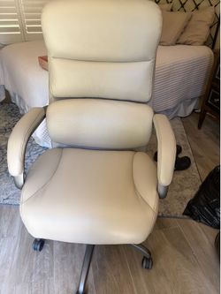 Beautiful basset desk chair