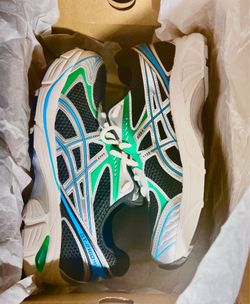 Brand New ASICS Shoes Size 8