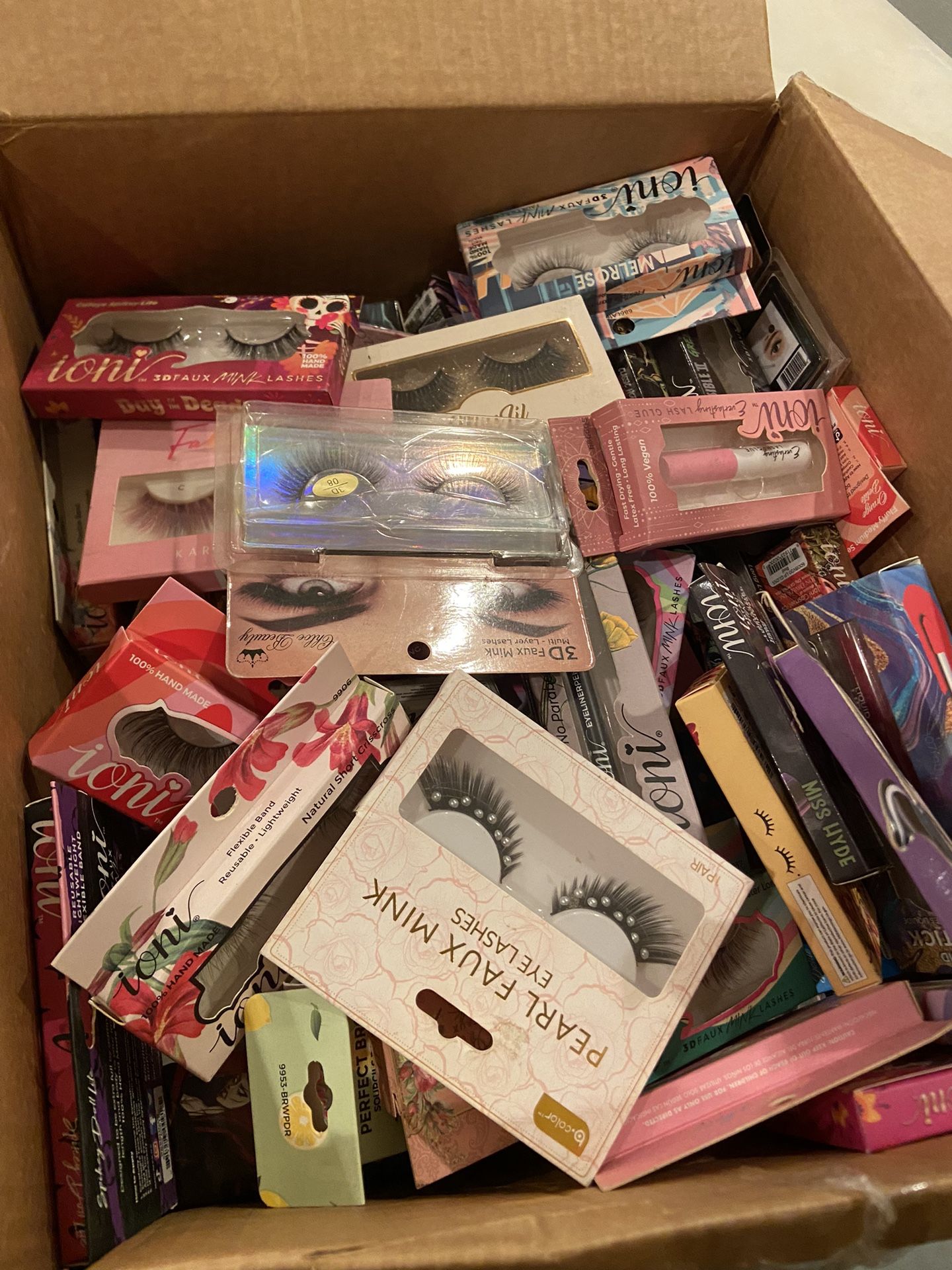  Box Of ioni Eyelashes New