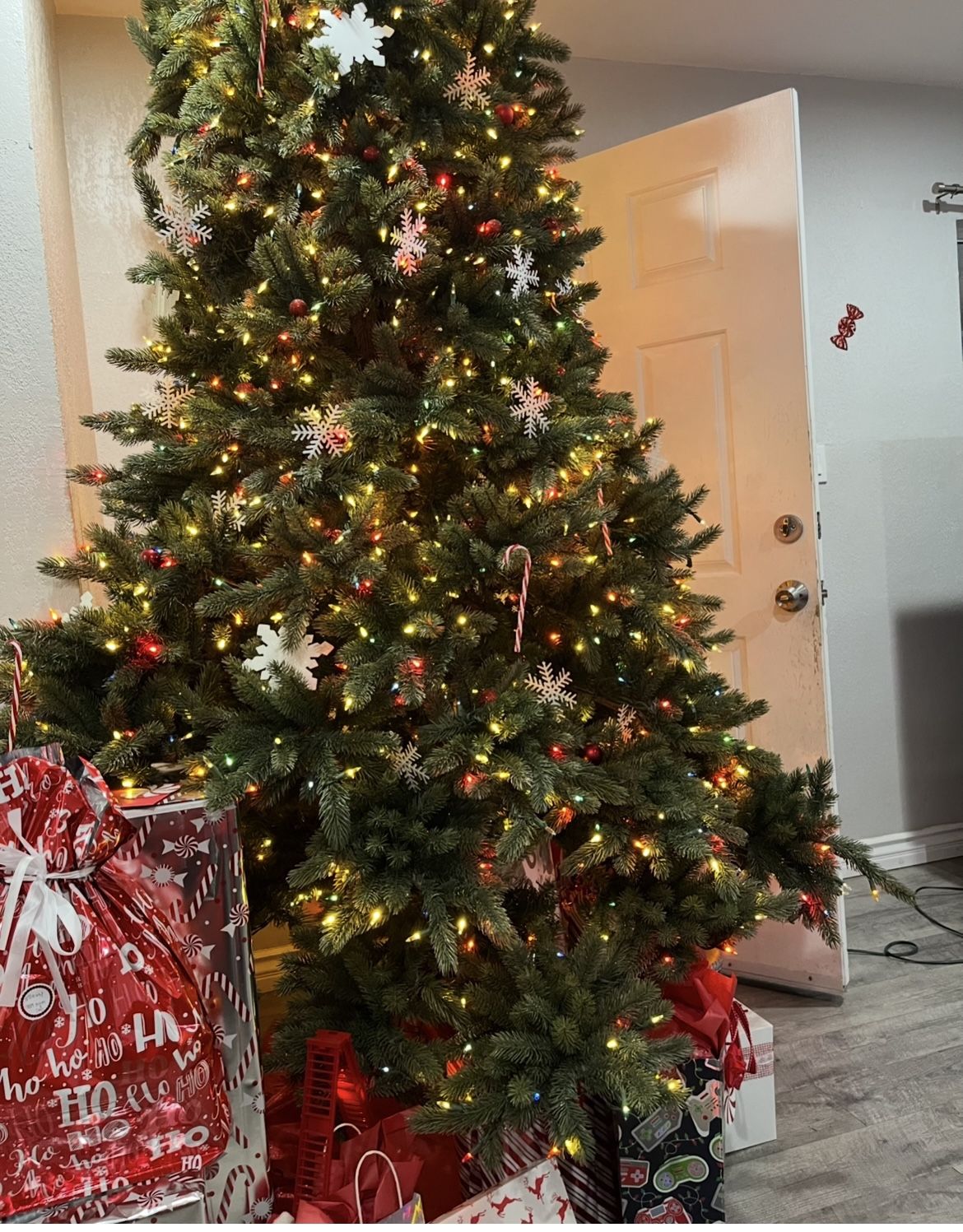 9FT BALSAM HILL LIGHT UP CHRISTMAS TREE
