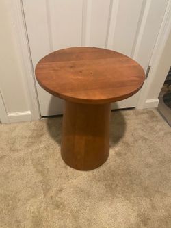 Solid Wood Pedestal Side/End Table