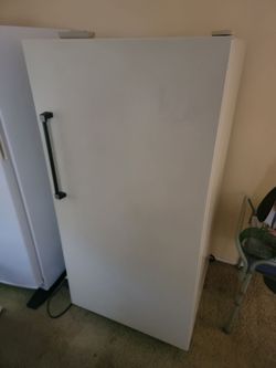 Sears Roebick Kenmore Fridgidaire Upright Freezer 16.1 cu. Ft.