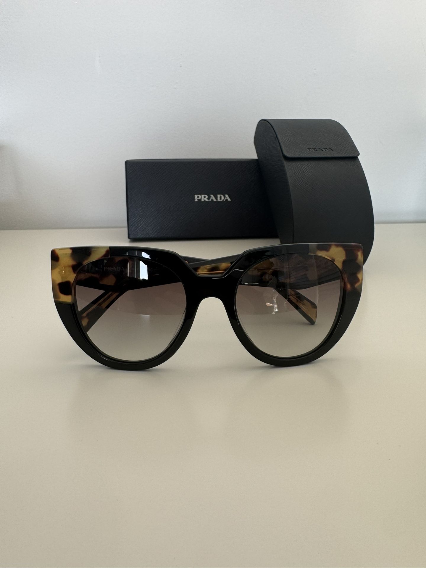 **PRADA** GUCCI** Sunglasses!