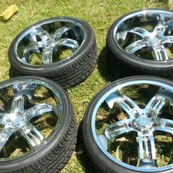 Only used for three months. Took them off my BMW 745i. They are super clean. Size 22" staggered.