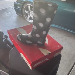 water boots size 6 and 9 and 10 available !!