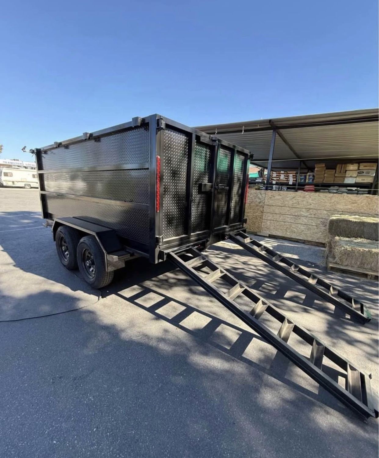Scissor Lift Dump Trailer