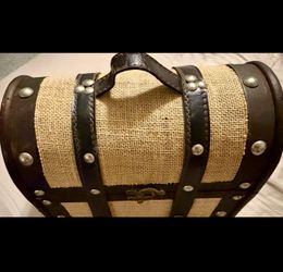 Vintage Rustic Wooden Treasure Chest Storage Box – Linen & Leather Accents